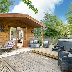 The Log Cabin With Private Hot Tub, Chalet